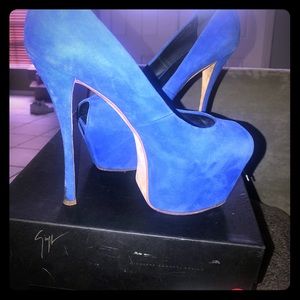 Authentic Giuseppe Zanotti Cool Blue Liza 👠 👠👠